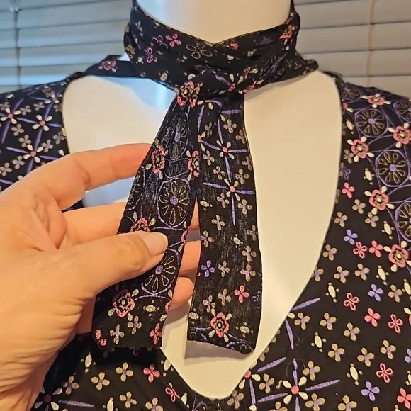 UK Size 6-8 cross wrap top, accentuates bust, transparent sleeves, pussybow tie - Picture 13 of 15